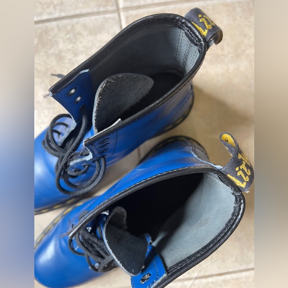 Gently Used 1460 Smooth Leather Lace Up Dr. Martens Airware Boots size 9 - Picture 5 of 9